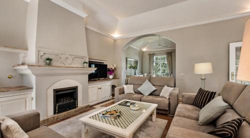 Beautiful 2-Bed Apartment golf pool beach
