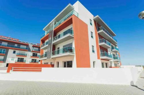 Beautiful 2 bed by the beach apartment