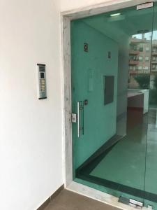 Beautiful 2 bed by the beach apartment