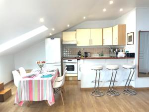 Beautiful 2 rooms super nice area near everything