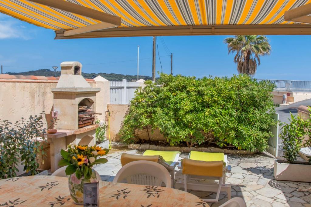 Appartement Beautiful 2br with AC and sea-view terrace in La Seyne-sur-Mer Welkeys 153 Boulevard de la Verne 83500 La Seyne-sur-Mer