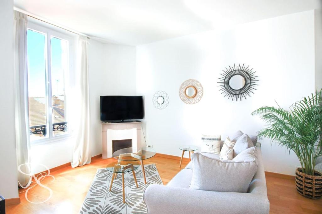 Beautiful 3 bedroom Sea view steps away from the Palais 3 Boulevard Victor Tuby, 06400 Cannes