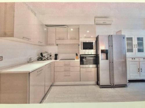 beautiful 3 room-flat near palais
