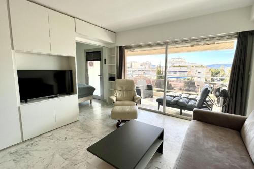 Beautiful 30m with large terrace in Cannes