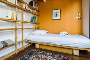 Beautiful and atypical studio 300m to Bordeaux train station - Welkeys