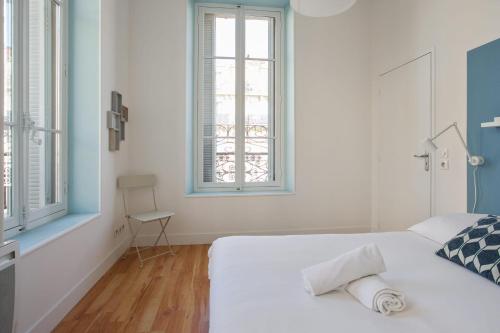 Beautiful and bright 2-br at the doors of Le Panier in Marseille - Welkeys