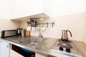 Beautiful and bright studio in belleville