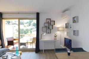 Beautiful Anthala Studio with pool parking and air conditioning