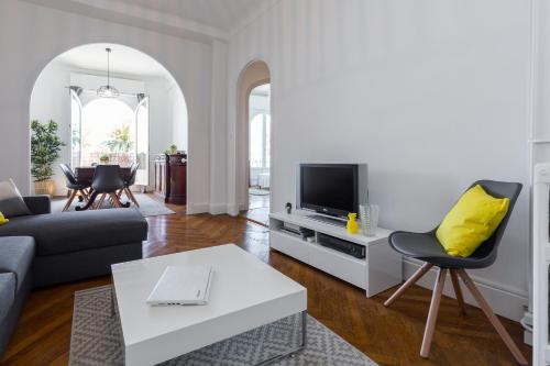Beautiful apartment by the sea front