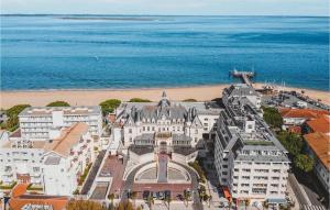 Beautiful apartment in Arcachon with WiFi and 2 Bedrooms