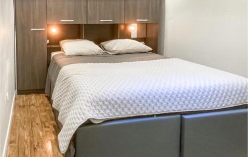 Beautiful apartment in Avignon with Sauna, WiFi and 1 Bedrooms