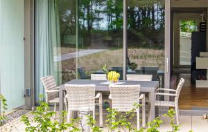 Beautiful apartment in Binz OT Prora with WiFi and 2 Bedrooms
