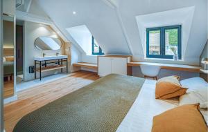 Beautiful apartment in Concarneau with WiFi, 1 Bedrooms and Outdoor swimming pool