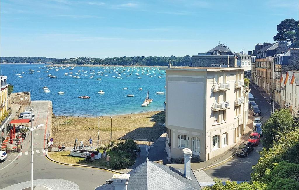 Beautiful apartment in Dinard w/ , 35800 Dinard