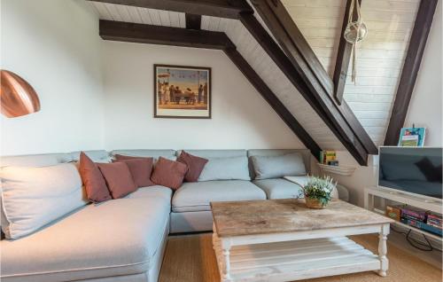 Beautiful apartment in Friedrichskoog-Spitze with WiFi and 2 Bedrooms