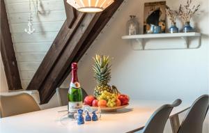 Beautiful apartment in Friedrichskoog-Spitze with WiFi and 2 Bedrooms