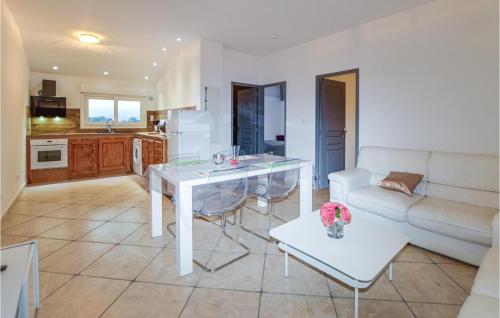 Beautiful apartment in Ghisonaccia with 2 Bedrooms and WiFi