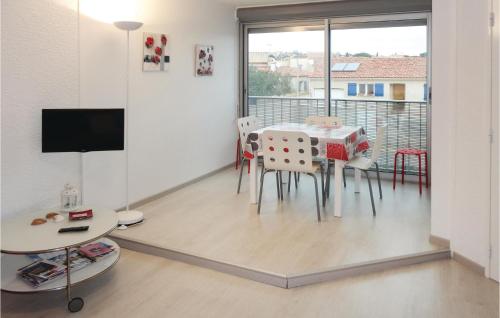 Beautiful apartment in Gruissan with 1 Bedrooms and Outdoor swimming pool