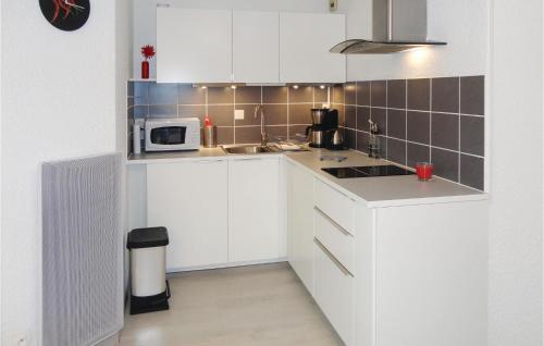 Beautiful apartment in Gruissan with 1 Bedrooms and Outdoor swimming pool