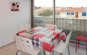 Beautiful apartment in Gruissan with 1 Bedrooms and Outdoor swimming pool