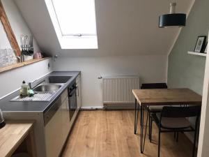 Beautiful Apartment in Historic Building - 30km to Düsseldorf Airport
