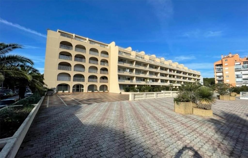 Beautiful apartment in Hyres with WiFi , 83400 Hyères