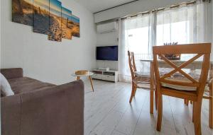 Beautiful apartment in Hyres with WiFi