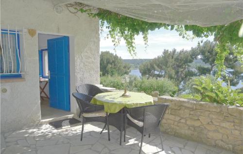 Beautiful apartment in ISTRES with 1 Bedrooms, WiFi and Outdoor swimming pool