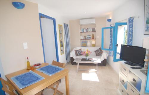 Beautiful apartment in ISTRES with 1 Bedrooms, WiFi and Outdoor swimming pool