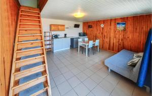 Beautiful apartment in Le Vivier-su-Mer with WiFi and 1 Bedrooms