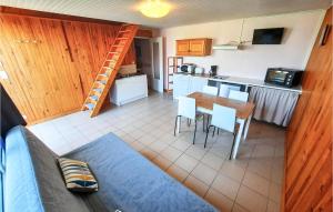 Beautiful apartment in Le Vivier-su-Mer with WiFi and 1 Bedrooms