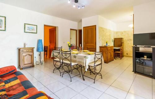 Beautiful apartment in Linguizetta with 2 Bedrooms and WiFi