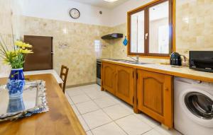 Beautiful apartment in Linguizetta with 2 Bedrooms and WiFi