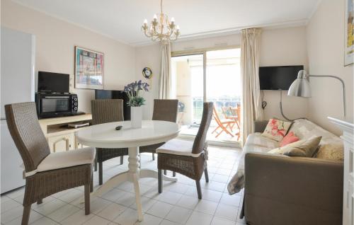 Beautiful apartment in Mandelieu-la-Napoule with 2 Bedrooms