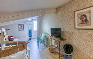 Beautiful apartment in Marssac with WiFi and 1 Bedrooms