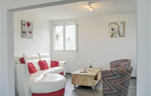 Beautiful apartment in Pirou with 4 Bedrooms and WiFi
