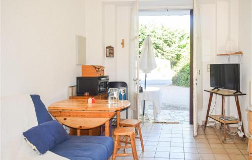 Beautiful apartment in Royan with 1 Bedrooms