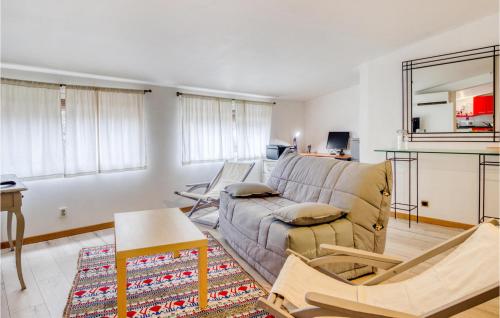 Beautiful apartment in Saint-Didier with WiFi and 1 Bedrooms