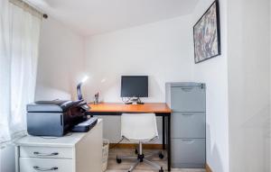 Beautiful apartment in Saint-Didier with WiFi and 1 Bedrooms