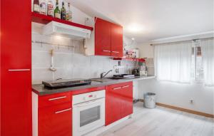 Beautiful apartment in Saint-Didier with WiFi and 1 Bedrooms
