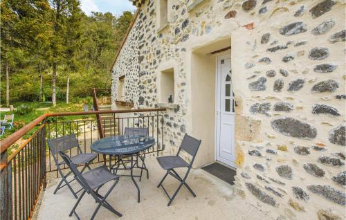 Beautiful apartment in Saint-Martin-sur lavez with Internet and 2 Bedrooms