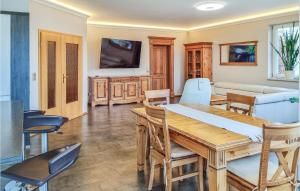 Beautiful apartment in Sangerhausen with WiFi and 4 Bedrooms