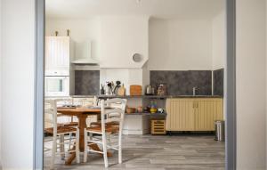 Beautiful apartment in Saumur with WiFi and 2 Bedrooms