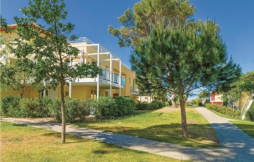 Beautiful apartment in Six-Fours-les-Plages with 1 Bedrooms, WiFi and Outdoor swimming pool