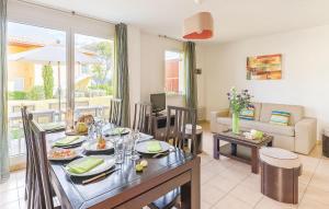 Beautiful apartment in Six-Fours-les-Plages with 1 Bedrooms, WiFi and Outdoor swimming pool