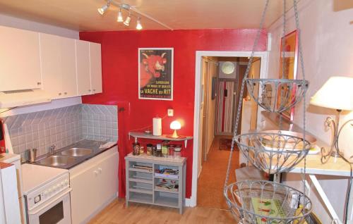 Beautiful apartment in St Bonnet en Champsaur with 2 Bedrooms and WiFi