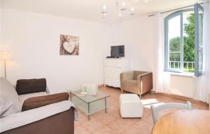 Beautiful apartment in Uzs with 1 Bedrooms and WiFi