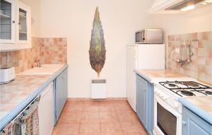 Beautiful apartment in Uzs with 1 Bedrooms and WiFi