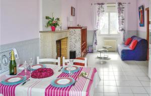 Beautiful apartment in Vild-la-Marine, Hirel with 2 Bedrooms