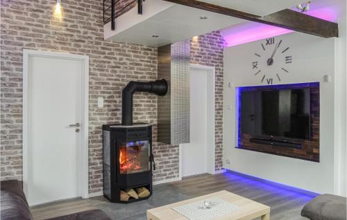 Beautiful apartment in Wurster Nordseeküste, with WiFi and 4 Bedrooms